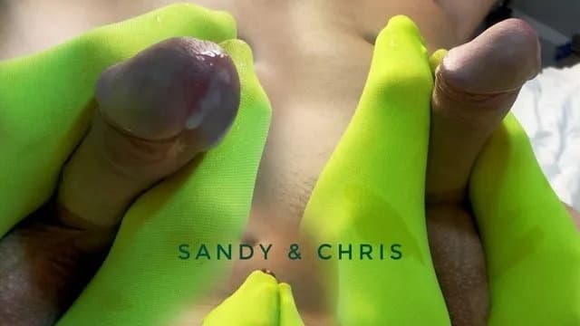 Cutie Girl in Yellow Neylon Pantyhose Gave a Great Footjob!