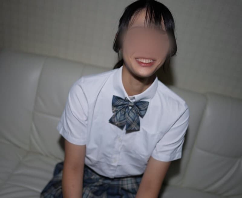 FC2-PPV-4811769 - Enchanted by the Elegant Convenience Store Clerk’s Alluring Charm